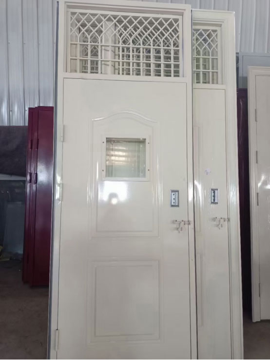 金银川路街道学校教室门