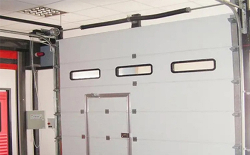 金银川路街道工业提升门的安装方法