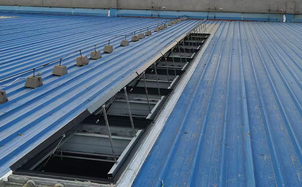 某城市大型商业综合体中庭金银川路街道排烟窗工程 某城市大型商业综合体中庭金银川路街道排烟窗工程